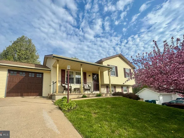 103 Overview Cir E, Red Lion, PA 17356