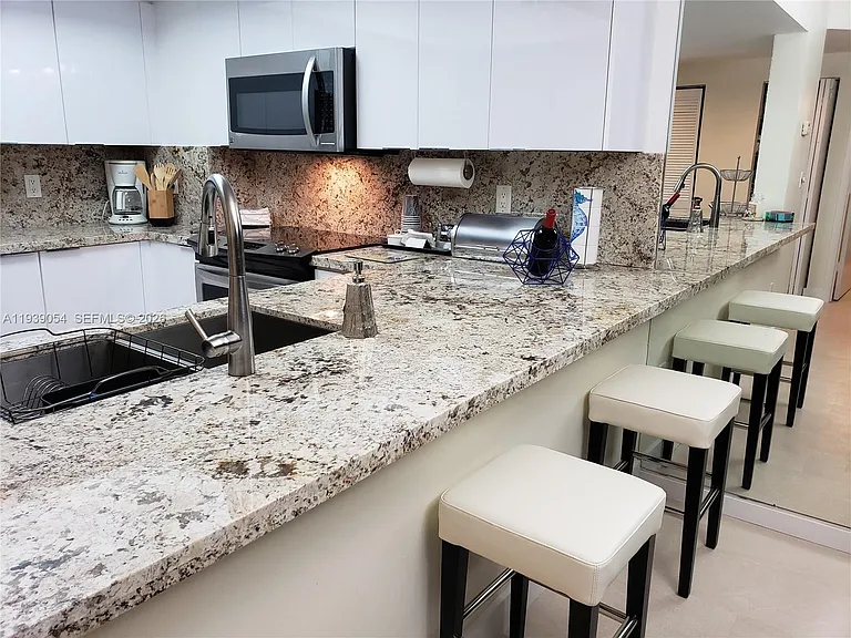 17375 Collins Ave #906 — Photo 7