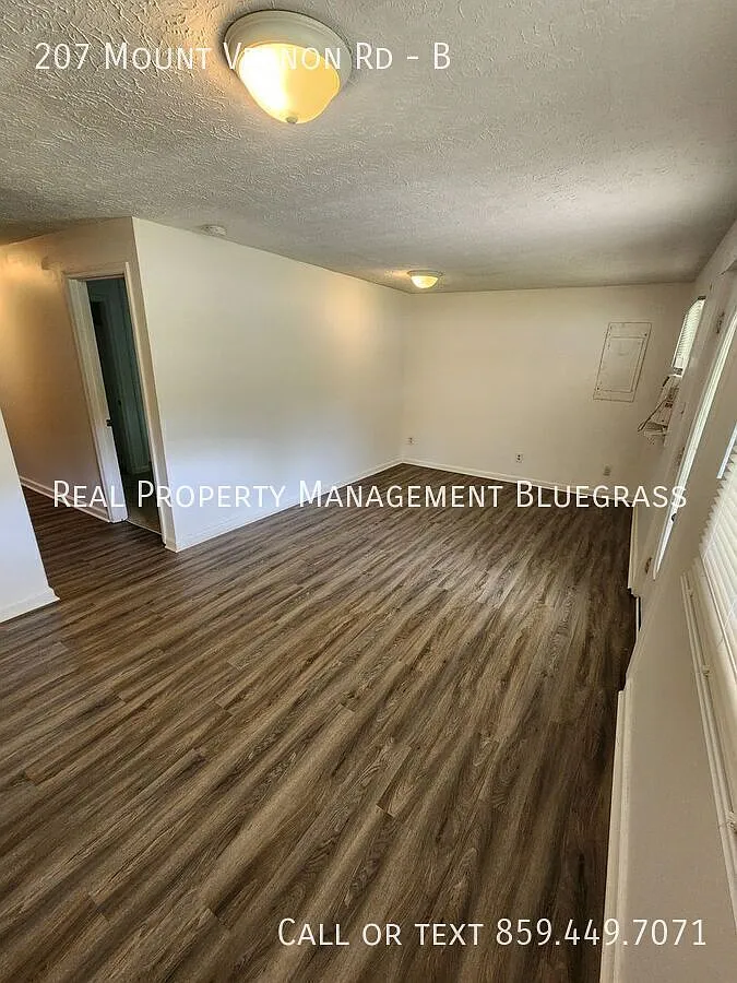 Cozy 2 Bedroom Apartment in Berea with Utilities Included! — Photo 3