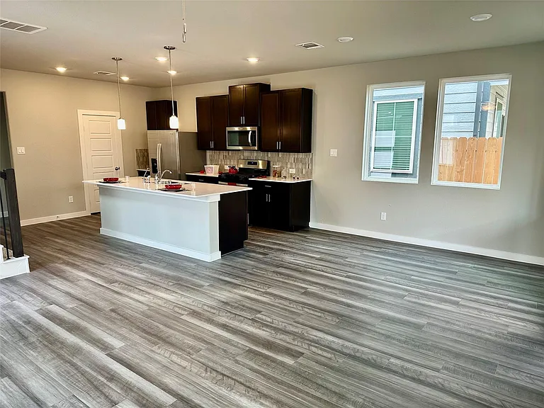 3121 Moontide Ln — Photo 8