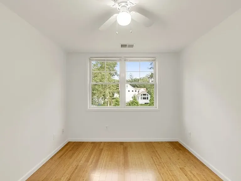 32 Brown St #32 — Photo 25