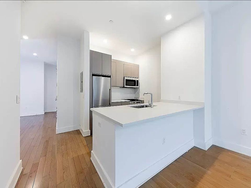 1st image of 321 W 37th St APT 5A