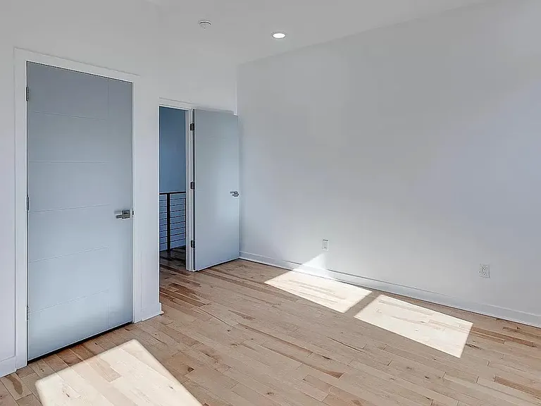 1719 Arlington St — Photo 17