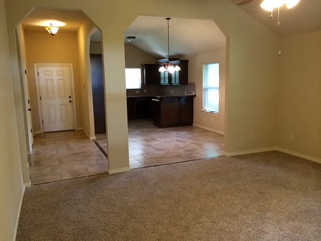 1523 Morland Ave — Photo 4