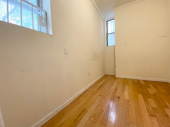 5th image of 235 E 27th St #B1
