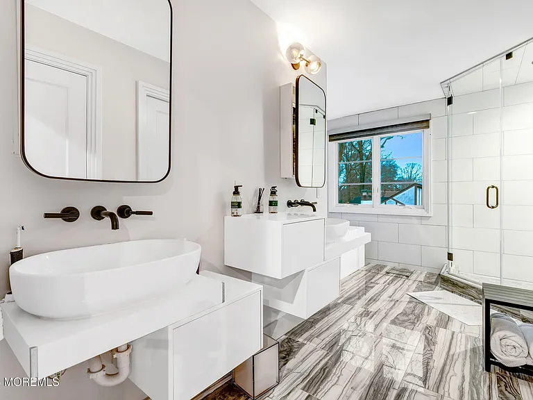 450 Wells Ave — Photo 28