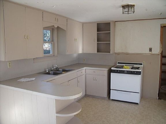 4th image of 606 N 7th St