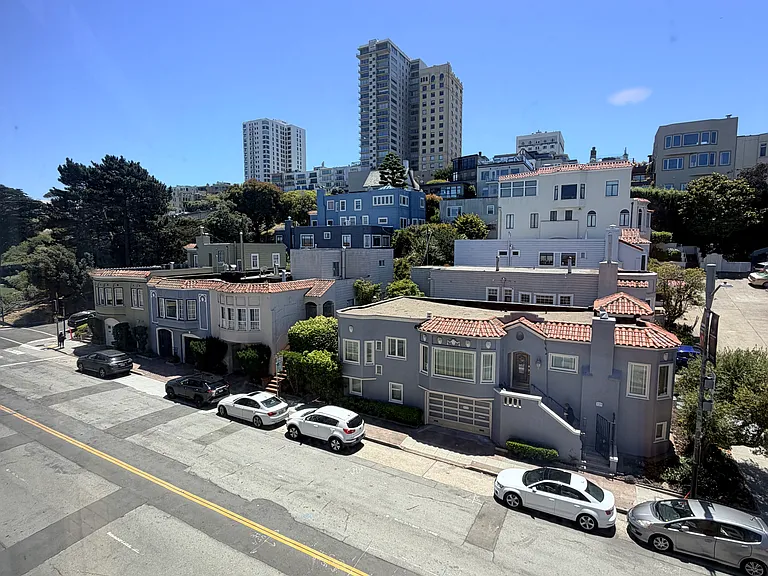 950 Bay St #14 — Photo 5