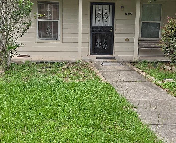 11807 Greenmesa Dr — Photo 2
