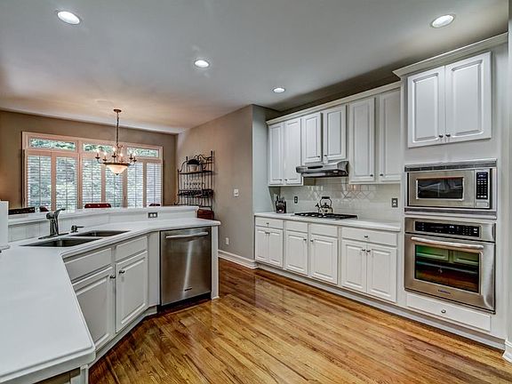 3rd image of 2026 Lenox Cove Cir