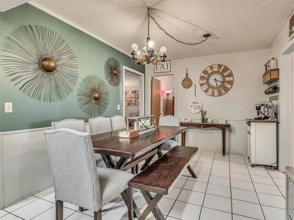 6816 NW 21st St, Bethany, OK 73008