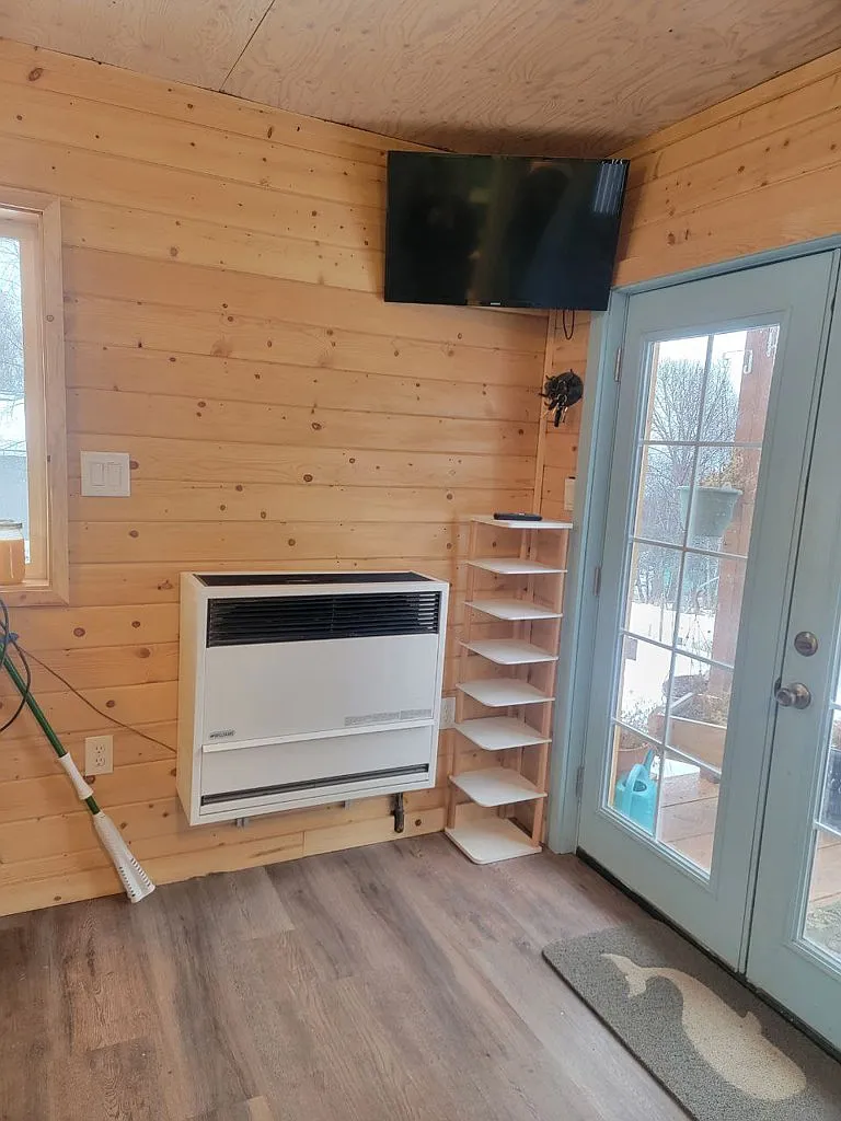 Charming 1-Bedroom Cabin in Homer, Alaska — Photo 2