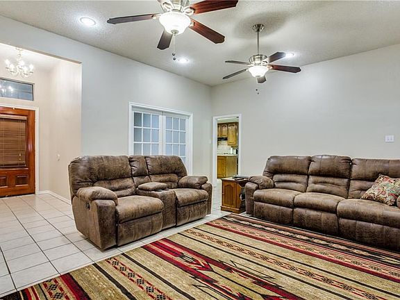 3rd image of 424 Emerald Ct
