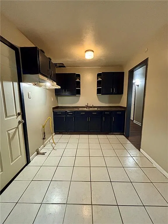 3 bed, 1.0 bath, 1300 sqft, $1,390 — Photo 3