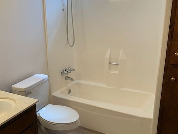 5th image of 411 S School St #5