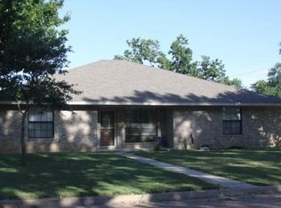 1601 Sunset Cir, Cameron, TX 76520