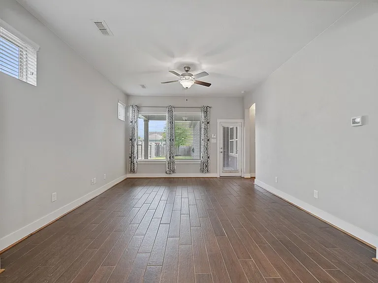 18419 Blue Hollow Heights Dr — Photo 4