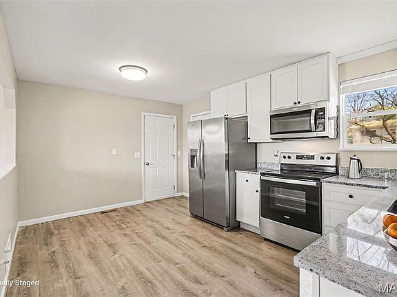 5th image of 90 Brightmoor Dr