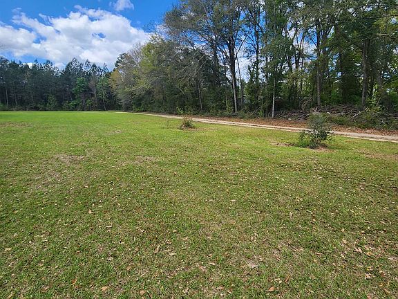 2nd image of 19749 Hunting Club Rd