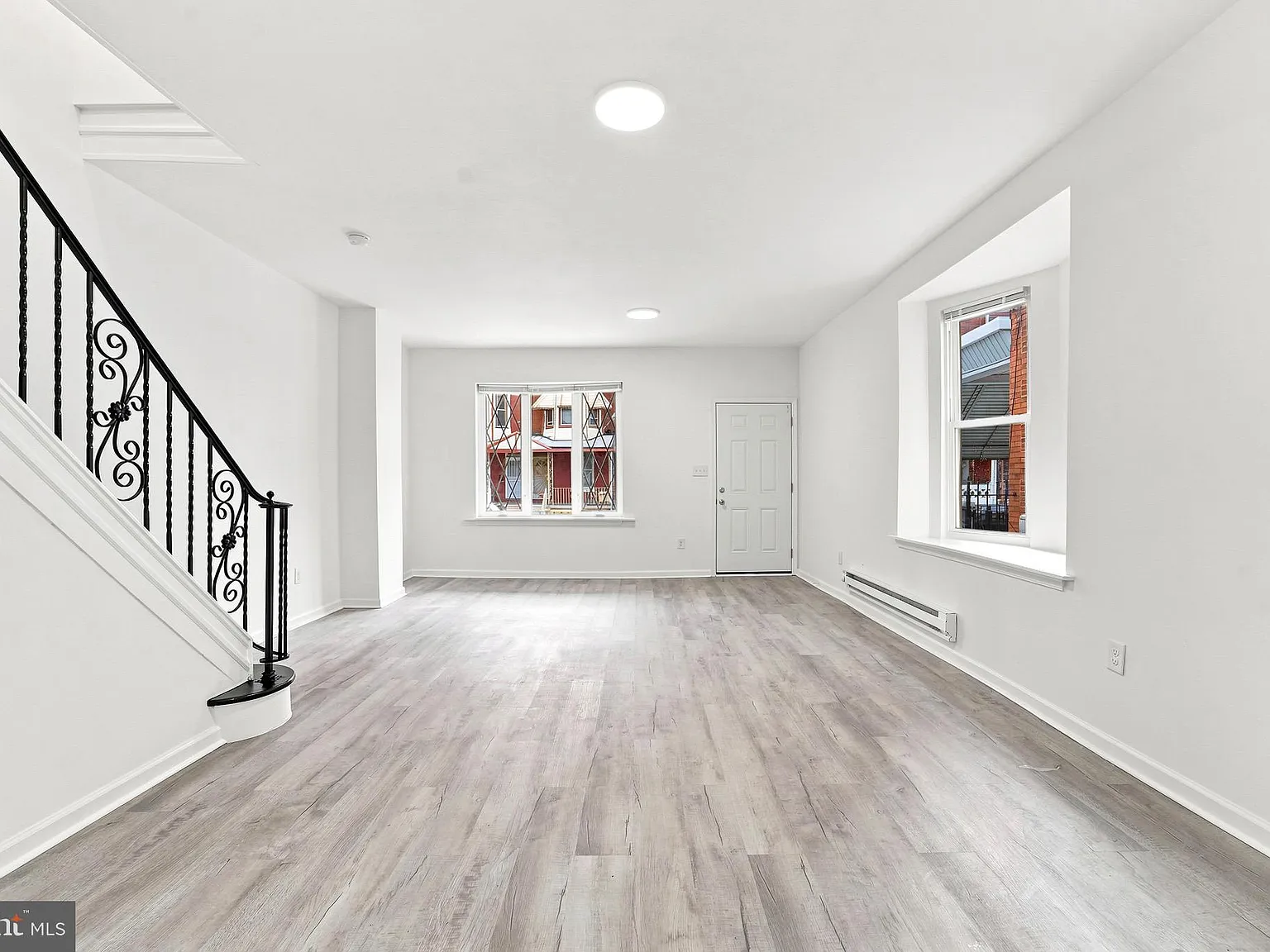 5 bed, 1.5 bath, 1500 sqft, $2,553 — Photo 2