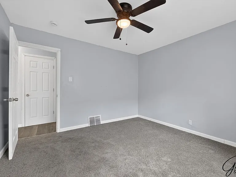 16212 Maddelein St — Photo 13