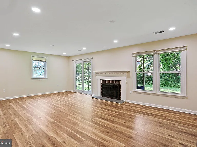 7561 Heatherton Ln — Photo 29