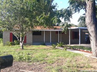 406 Monticello Cir, Devine, TX 78016