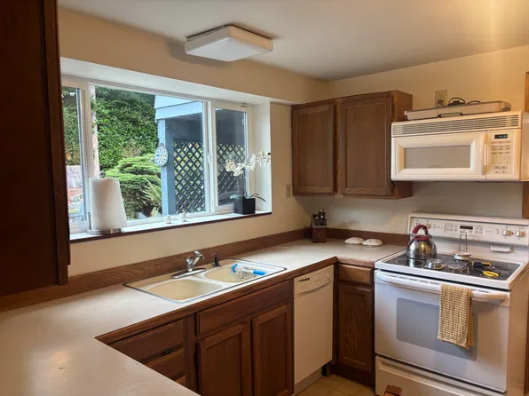 651 Birch St #2, Edmonds, WA 98020