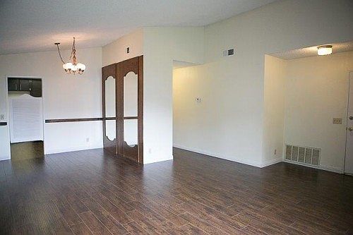 3rd image of 807 Dryander Dr