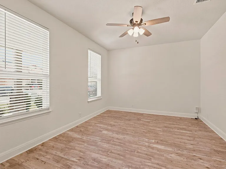 8828 Chavez Path — Photo 3