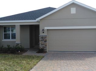 273 Sparrow Hawk Dr, Groveland, FL 34736