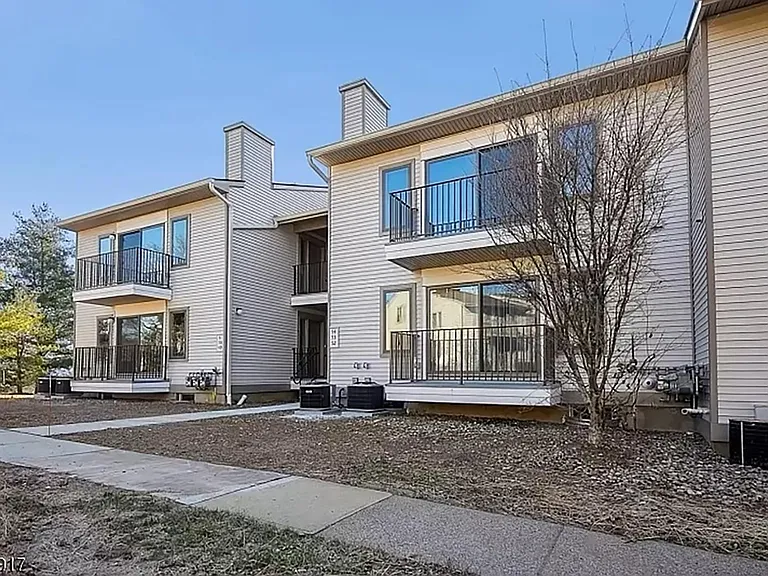 54 Sam Bonnell Dr #54 — Photo 1