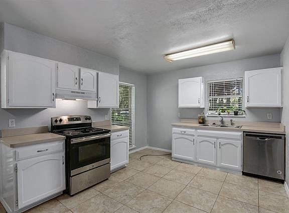 5th image of 3017 Lockwood Cir