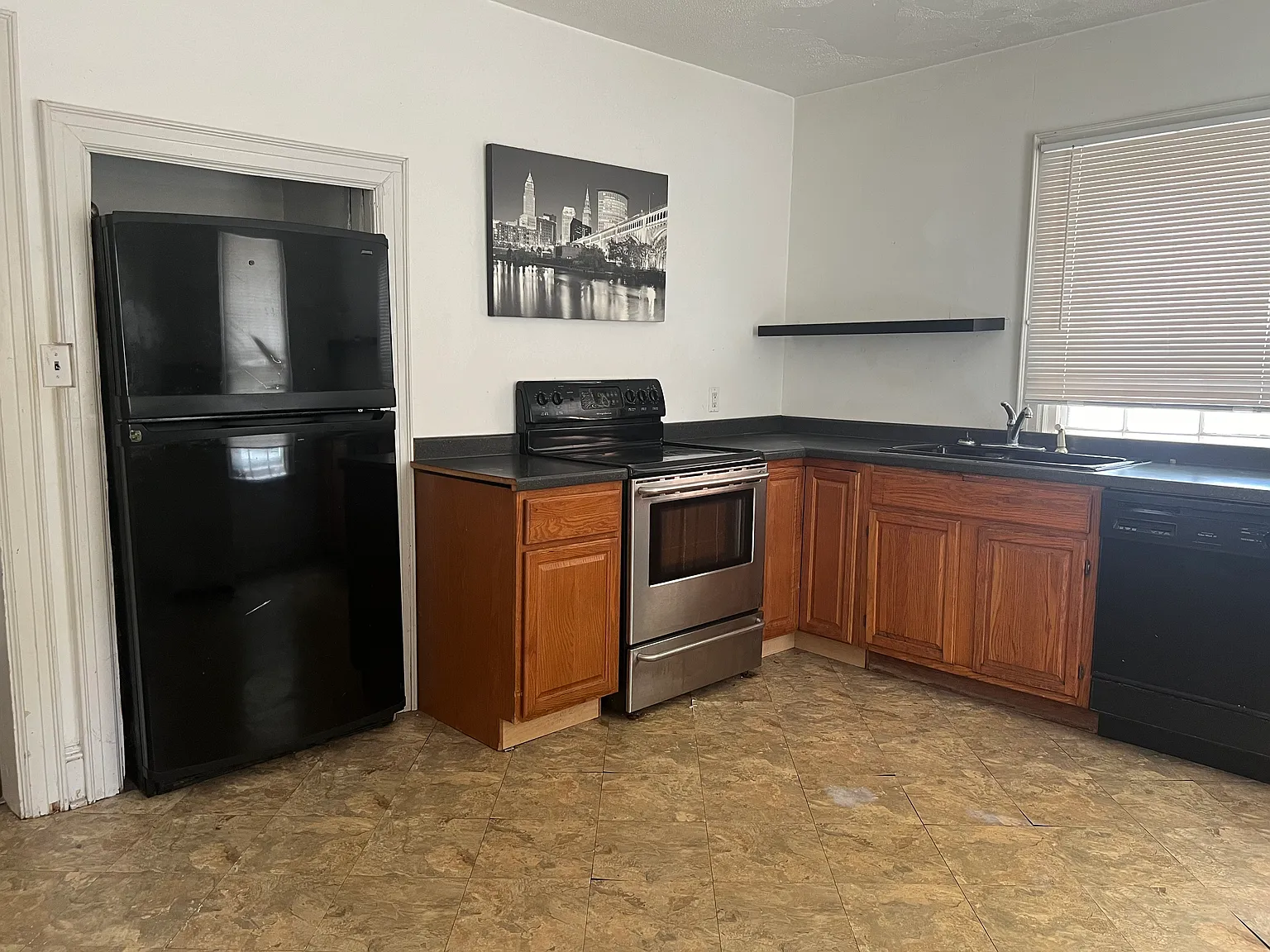 3 bed, 1300 sqft, $1,800 — Photo 3