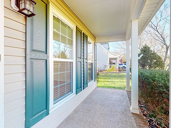 3rd image of 2913 Mercer Ln