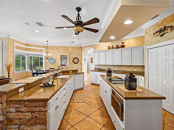 5th image of 6848 Crescent Oaks Cir