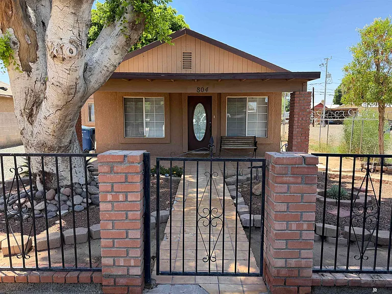 804 S Dora Ave — Photo 1