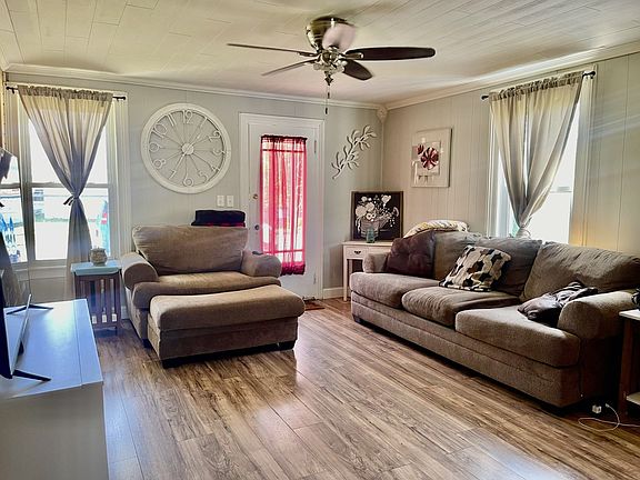 3rd image of 827 Crosat St