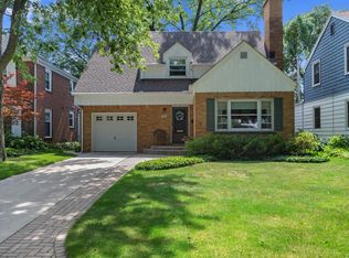 933 E Sylvan Ave, Whitefish Bay, WI 53217