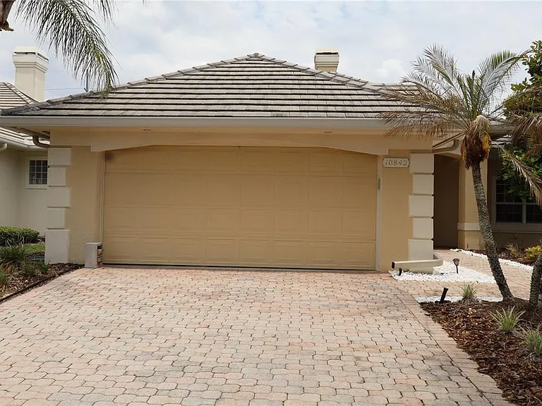 10842 Woodchase Cir — Photo 1