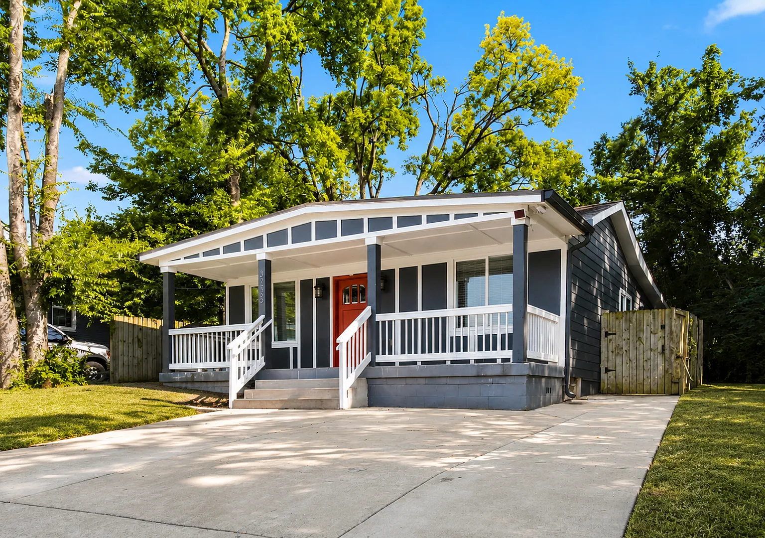 Modern 3 Bedroom in The Nations — Photo 2