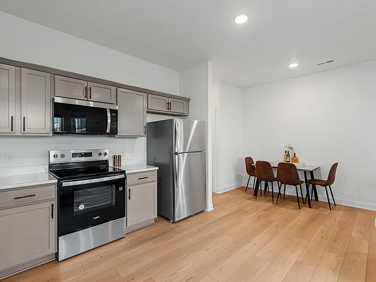1135 SW 11th St — Photo 11