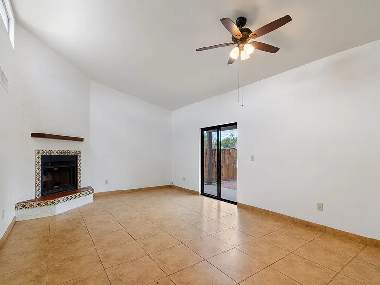 1109 E Water St — Photo 4