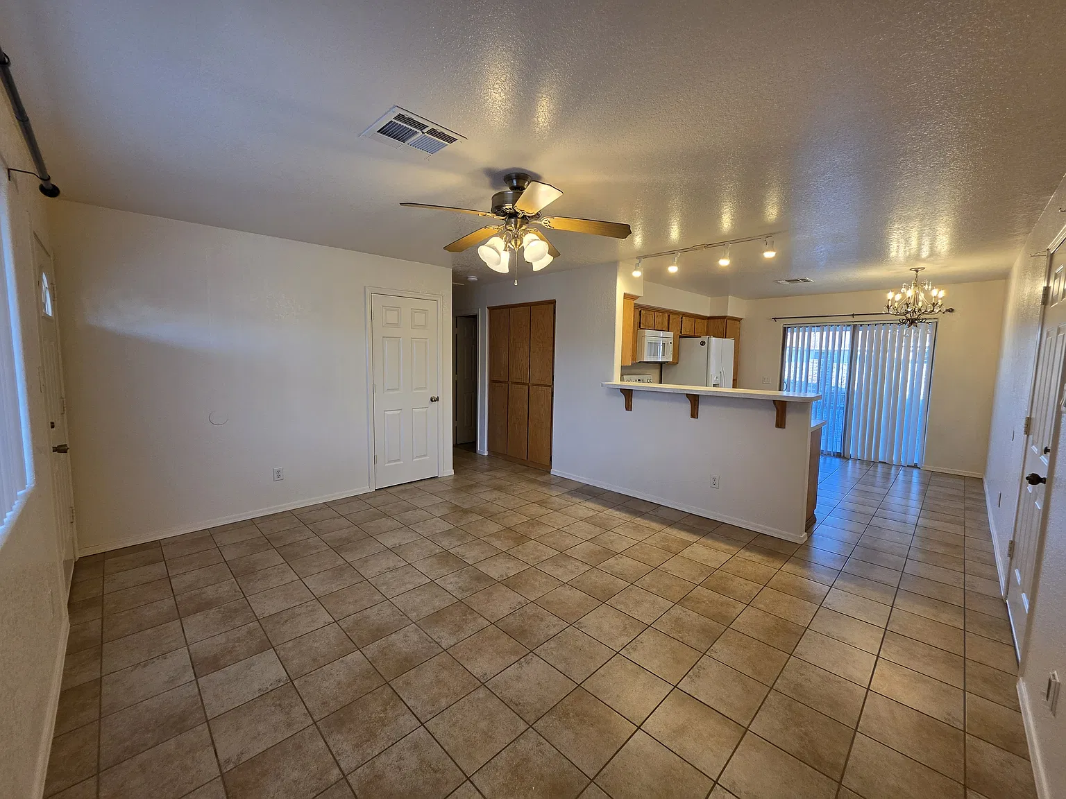 2 bed, 864 sqft, $1,500 — Photo 3