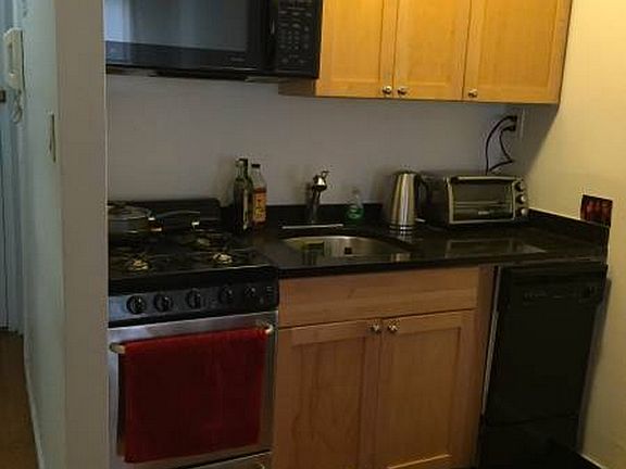4th image of 150 E 84th St APT 6M