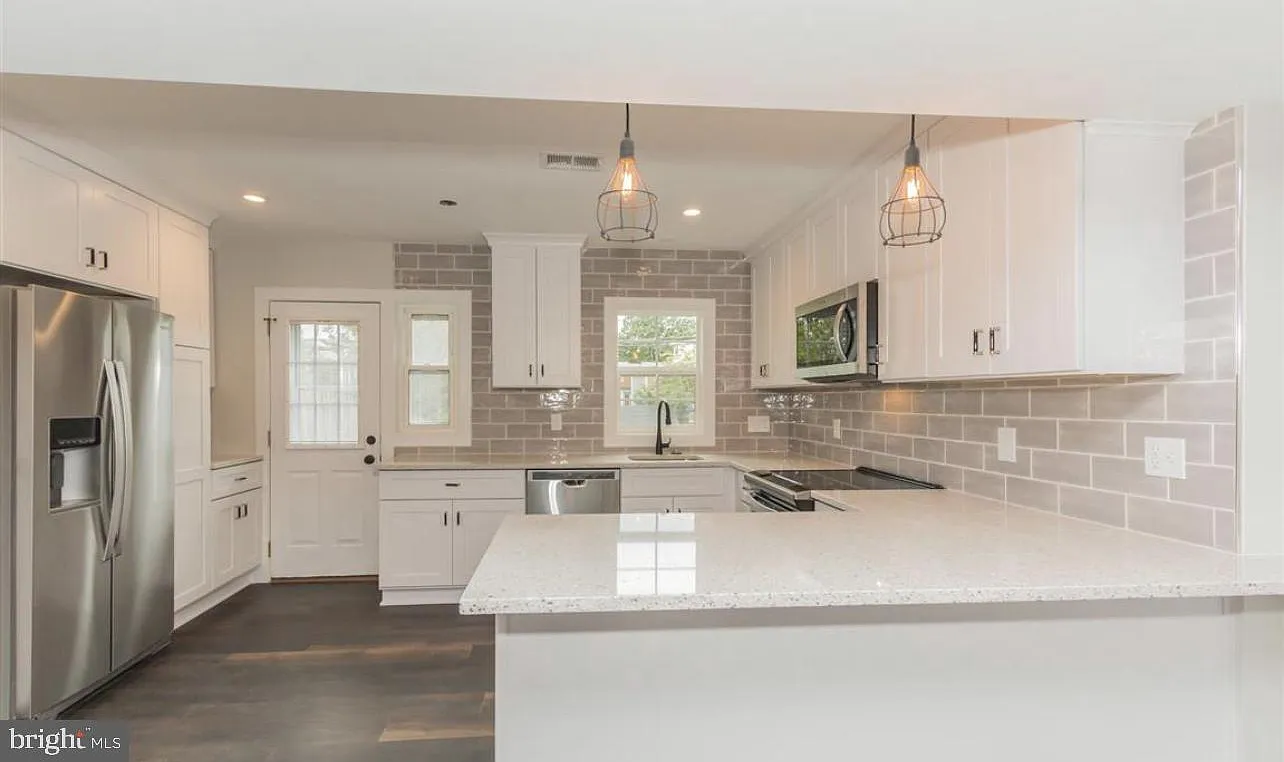 2 bed, 1.5 bath, 1275 sqft, $3,500 — Photo 3