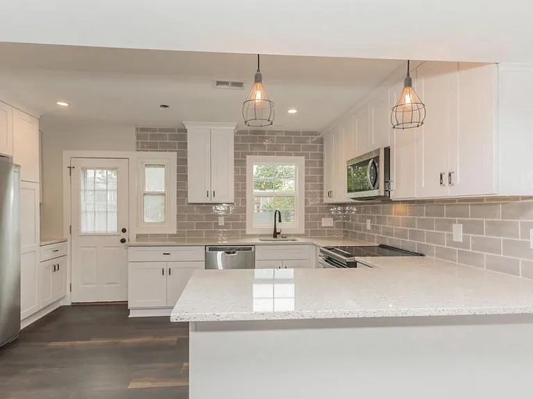 308 S Veitch St — Photo 3