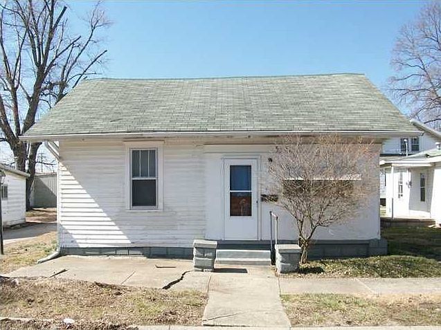 2nd image of 203 W Main St