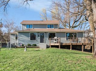 555 Oldfield Rd, Downers Grove, IL 60516