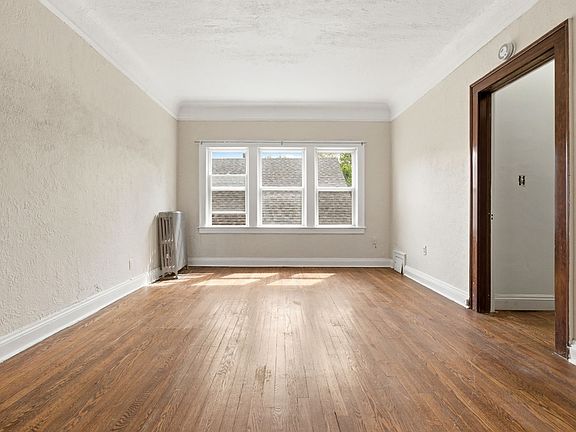 2nd image of 3214 Yorkshire Rd #202